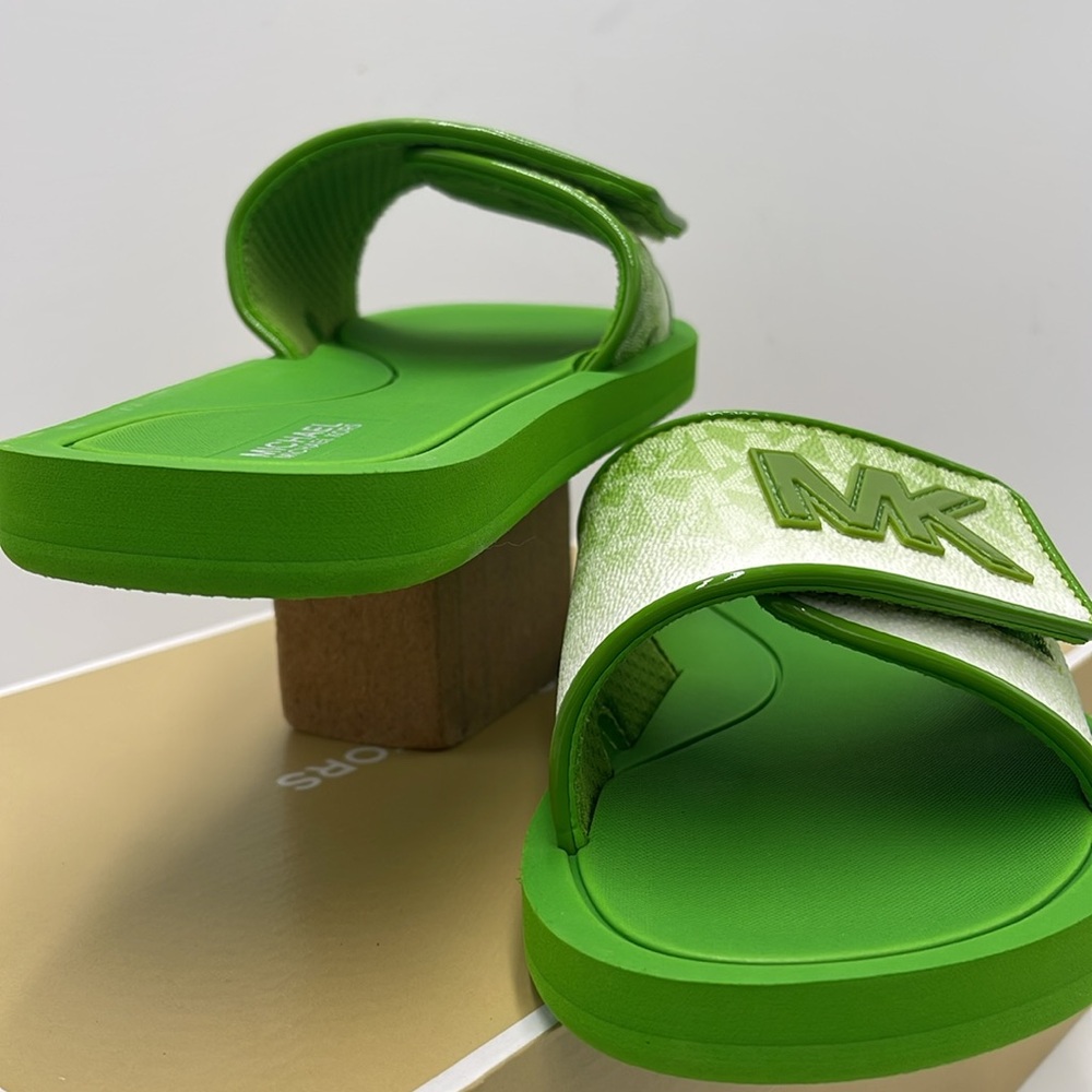 Michael Kors Green Slide Logo Sandals Palmer Ombré Signature
Jungle Green
NWT - Picture 8 of 16